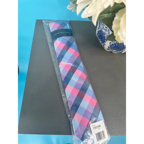 NWT Tommy Hilfiger Plaid Necktie - Picture 2 of 6